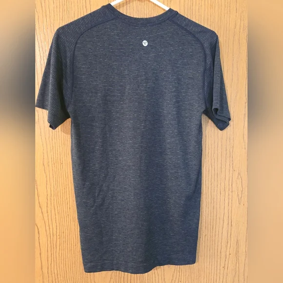 Mens lululemon athletica Black Crewneck Shirt - Picture 2 of 5